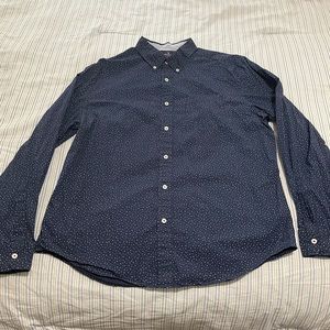Large Blue with white polka dots American Eagle button up